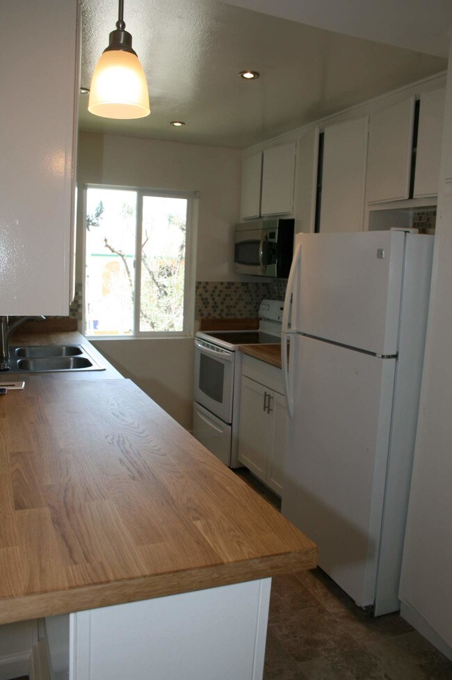 Foto del edificio - 400 N Acacia Ave