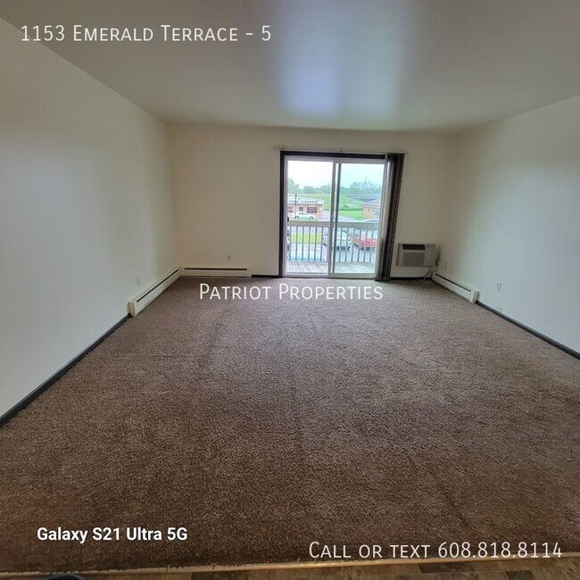 Building Photo - 2 bedroom/ 1 bath apartment in Sun Prairie...
