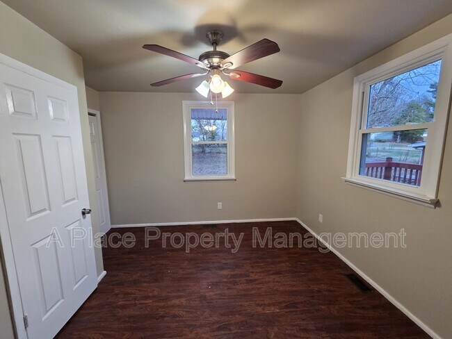 Building Photo - 8621 Hume Ave