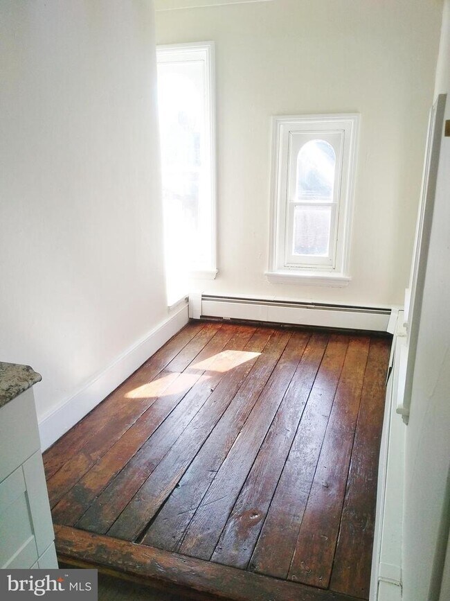 61 E Oakland Ave Unit 3, Doylestown, PA 18901 Room for Rent in