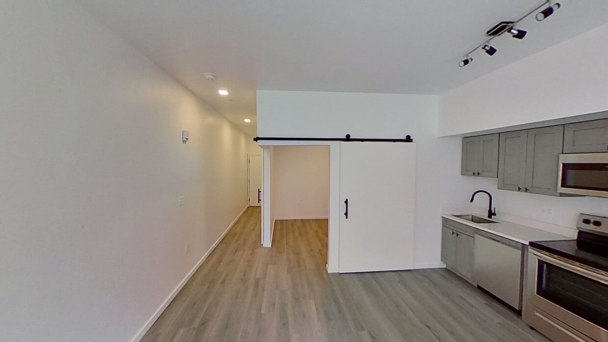 Photo - 725 W Pratt St. Apartments