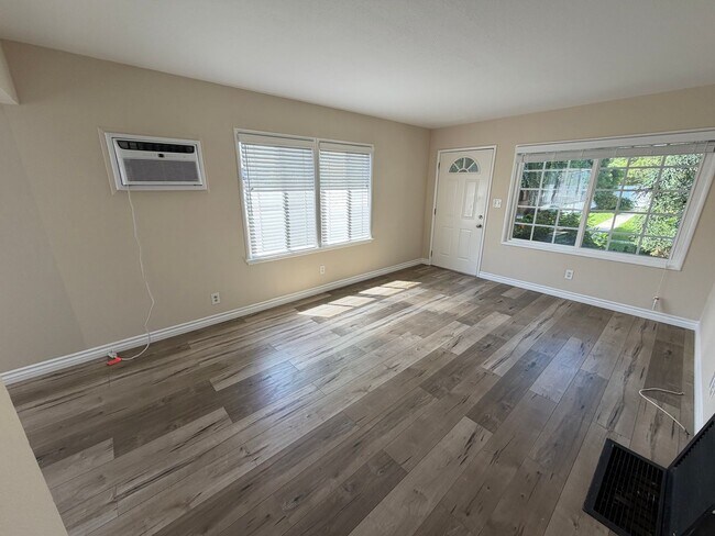 Building Photo - c6048