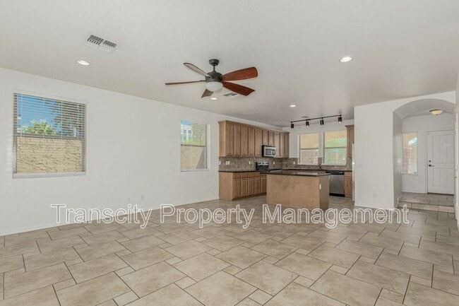 Building Photo - 1402 S Newberry Ln