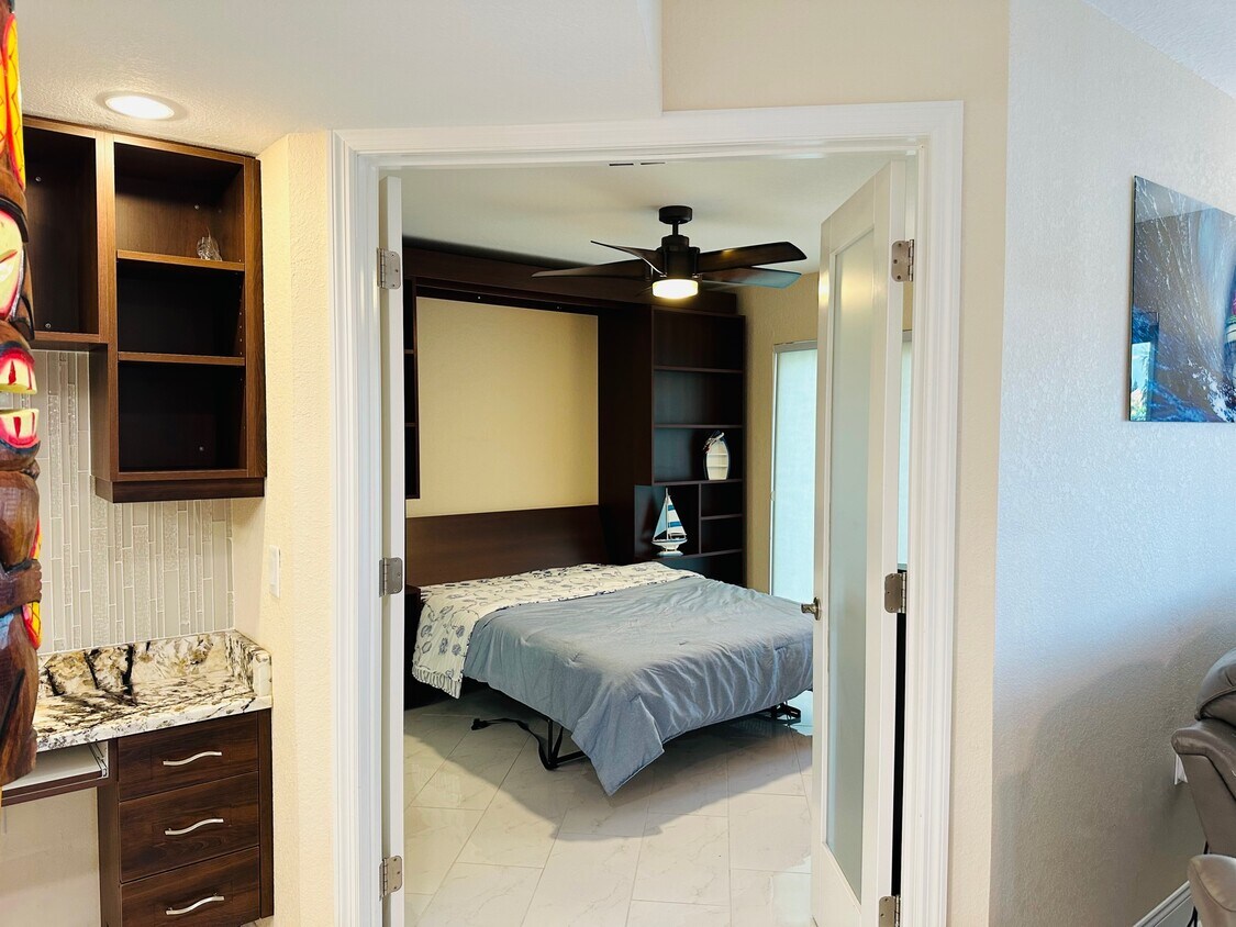 Foto principal - 4900 Brittany Dr S