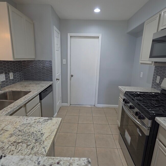 Foto del edificio - 6606 Highwind Bend Ln