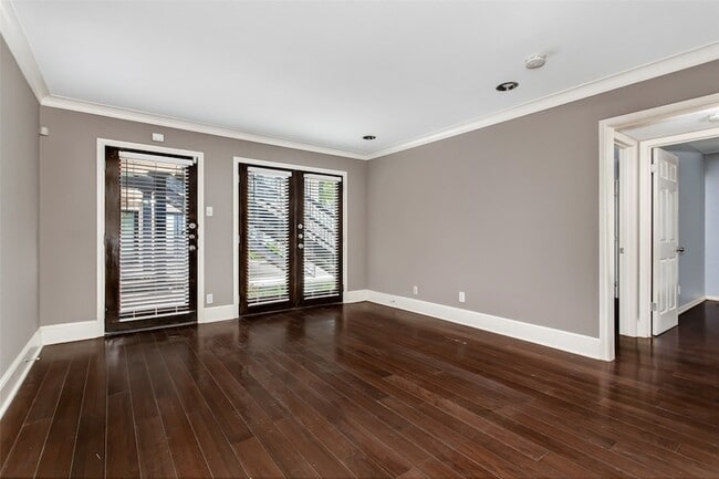 Building Photo - 10205 Regal Oaks Dr