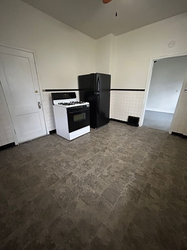 Building Photo - GB - 02 - Duplex