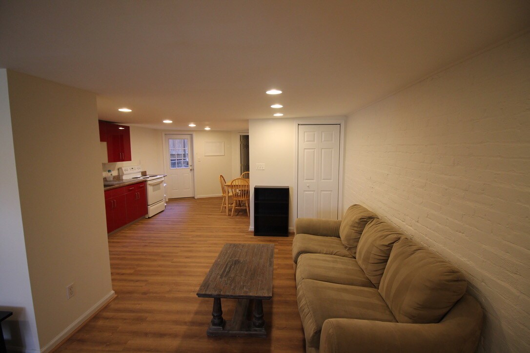 Foto principal - 3103 11th St NW