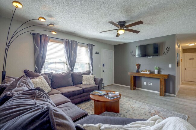 Foto del edificio - 6650 Parkridge Ct