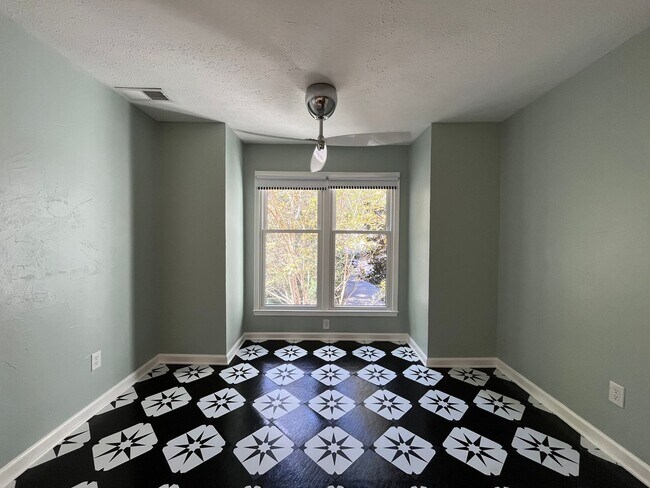 Building Photo - Fantastic 2BD, 2BA Raleigh Condo in a Wond...