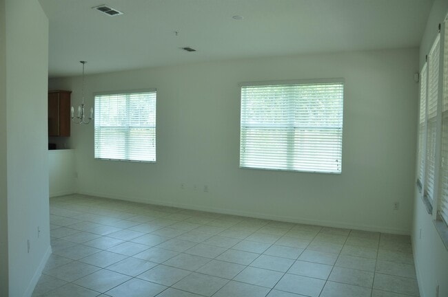 Building Photo - 10163 Hartford Maroon Rd