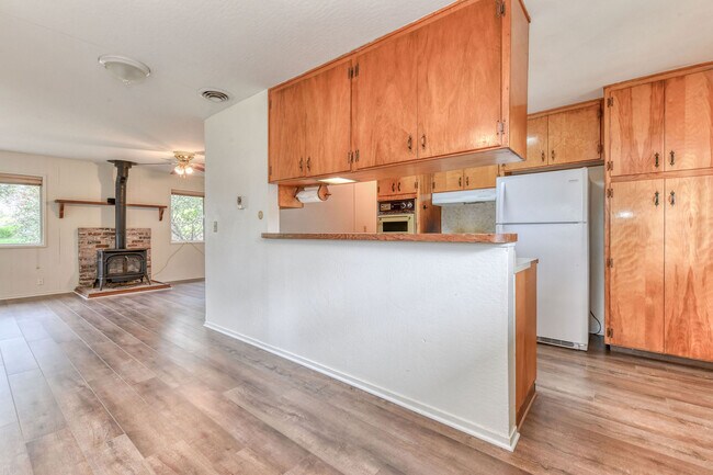 Building Photo - 8534 Garden Ln