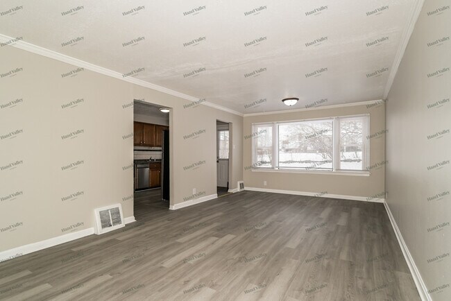 Building Photo - 1147 Darr Dr