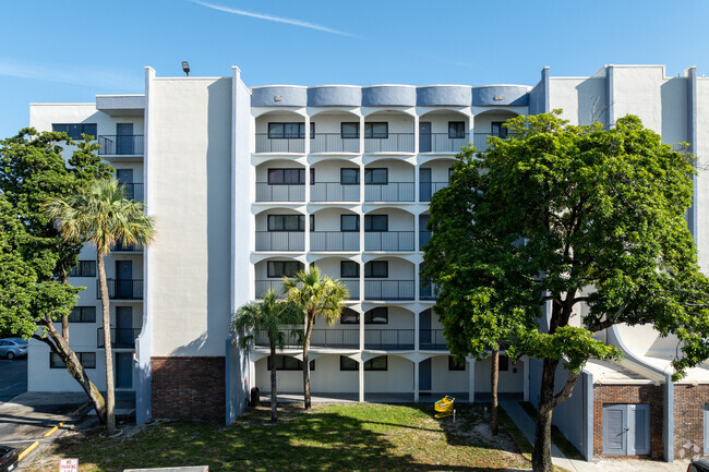 Building Photo - Elizabeth Gardens at Lauderhill
