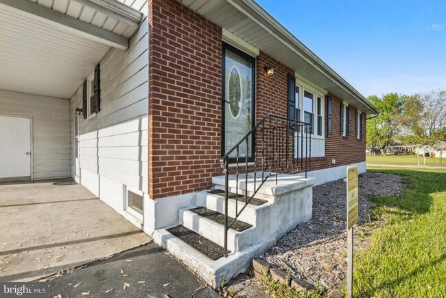 Foto del edificio - 102 Courtney Dr