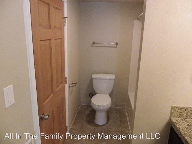 Building Photo - 1622 SE 76th Ave