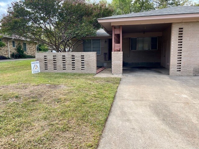 Photo - 2703 Patricia Ln House