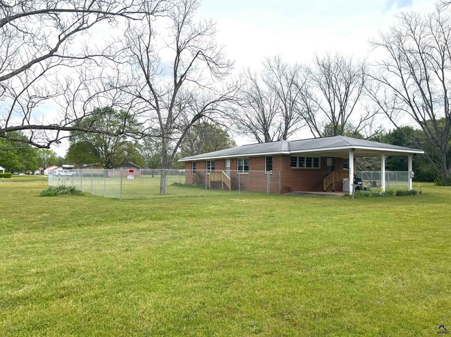 Foto del edificio - 482 Lake Joy Rd