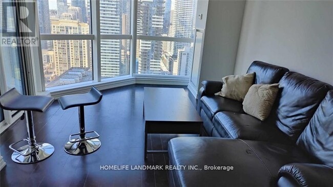 Building Photo - 386 Yonge St