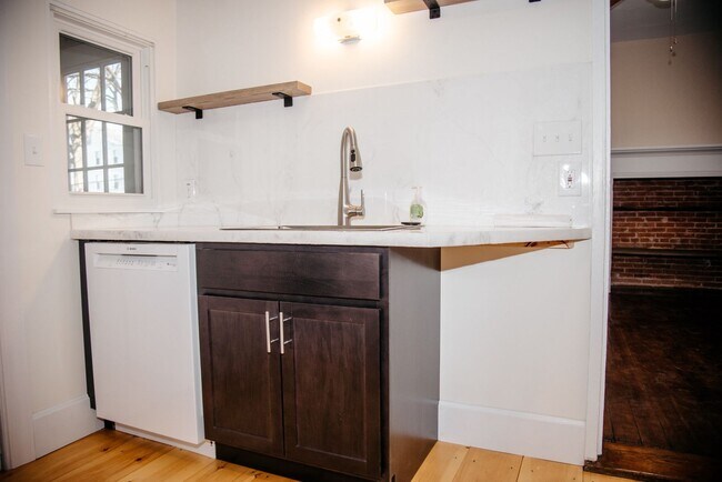 Foto del edificio - 253 E Main St