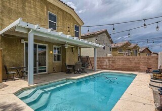 Building Photo - 556 Teedale Ct