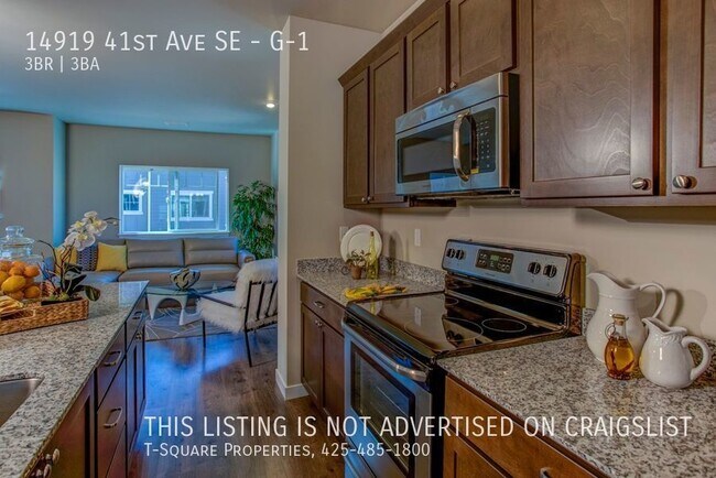 Building Photo - 50% off first month**! End Unit! 2 Car Tan...