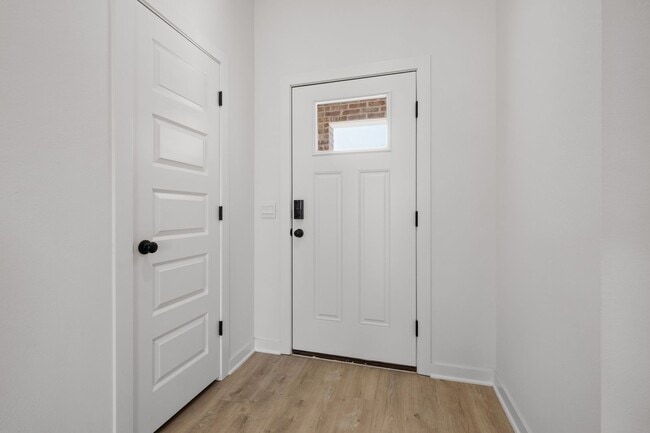 Building Photo - Stunning New 3-Bedroom Home with Modern Up...
