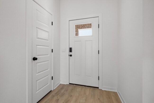 Foto del edificio - Stunning New 3-Bedroom Home with Modern Up...