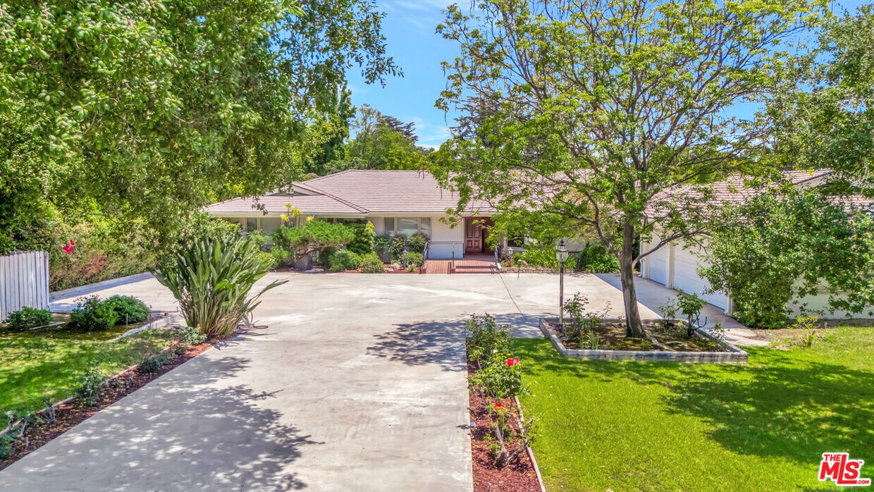 Foto principal - 1100 Rodeo Rd