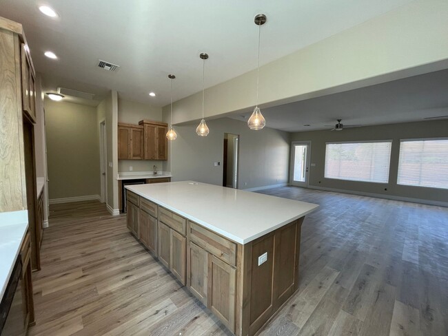 Building Photo - GORGEOUS UPGRADED RAVINES HOME FOR RENT!