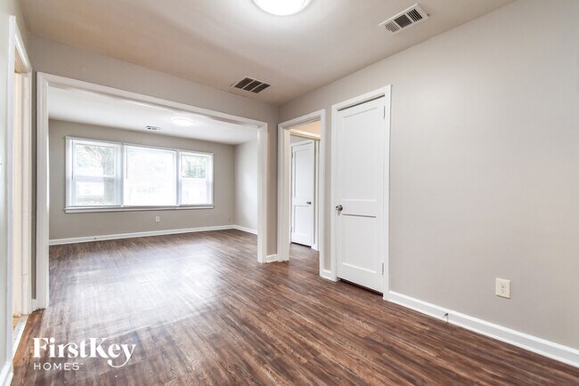 Foto del edificio - 1837 Oakmont Dr NW