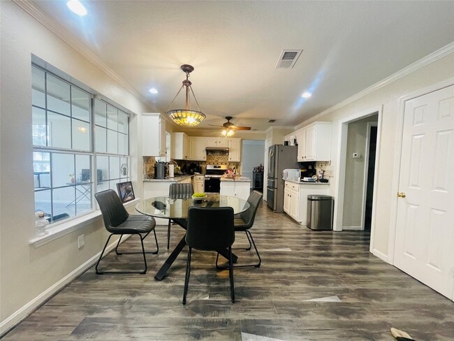 Foto del edificio - 1114 Knoll Crest Ct