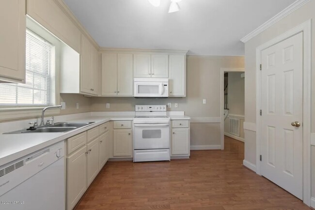 Kitchen - 3502 Providence Ln NW