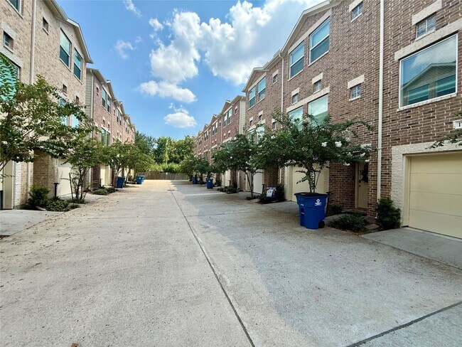 Building Photo - 8705 Bryam St
