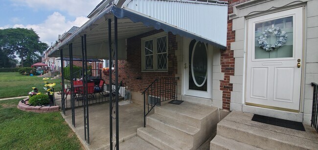 Foto del edificio - 717 Surrey Ln