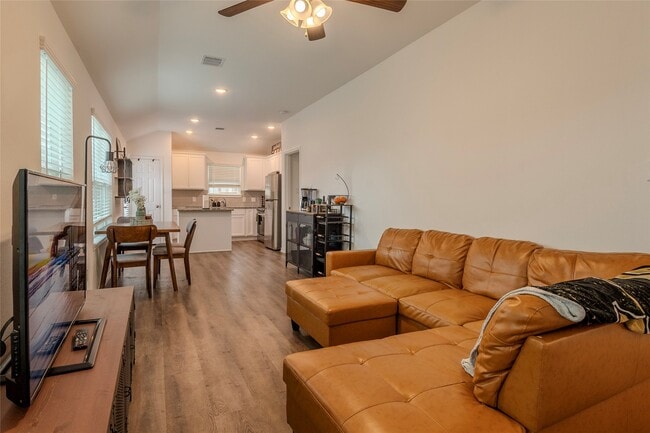 Foto del edificio - 824 Stoney Pt Ln