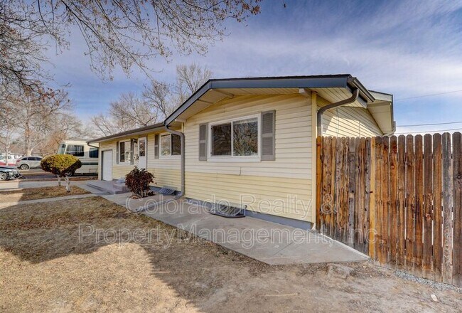 Building Photo - 7850 Valleyview Dr