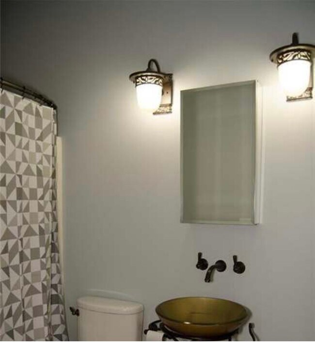 Foto del edificio - 5029 Ardenwoods Dr