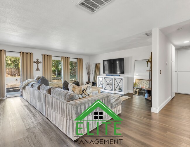 Foto del edificio - A Beautifully Maintained 3-Bedroom Home in...