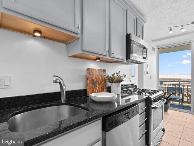 Building Photo - 501 Slaters Ln