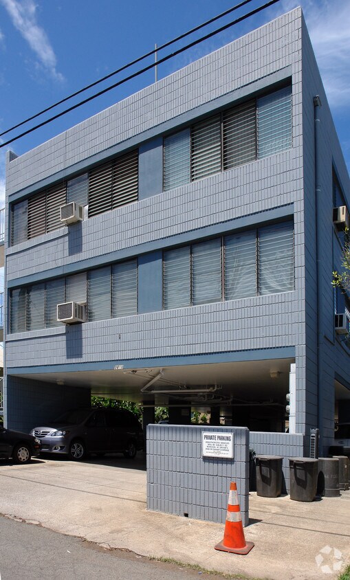 Building Photo - 2618 Maunawai Pl