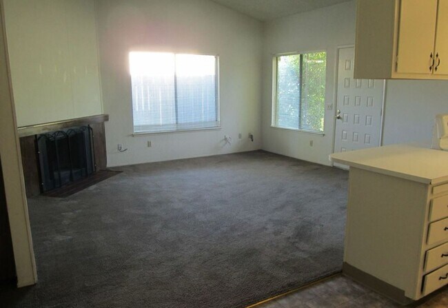 Building Photo - Beautiful 3/2 in Sacramento!