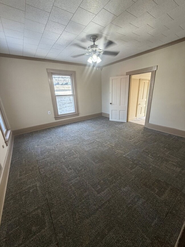 Building Photo - 414 Thurman St