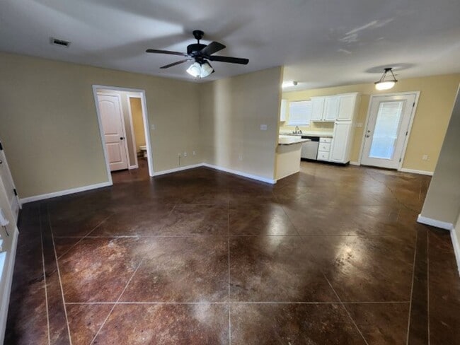 Building Photo - 9 Wilma Ln
