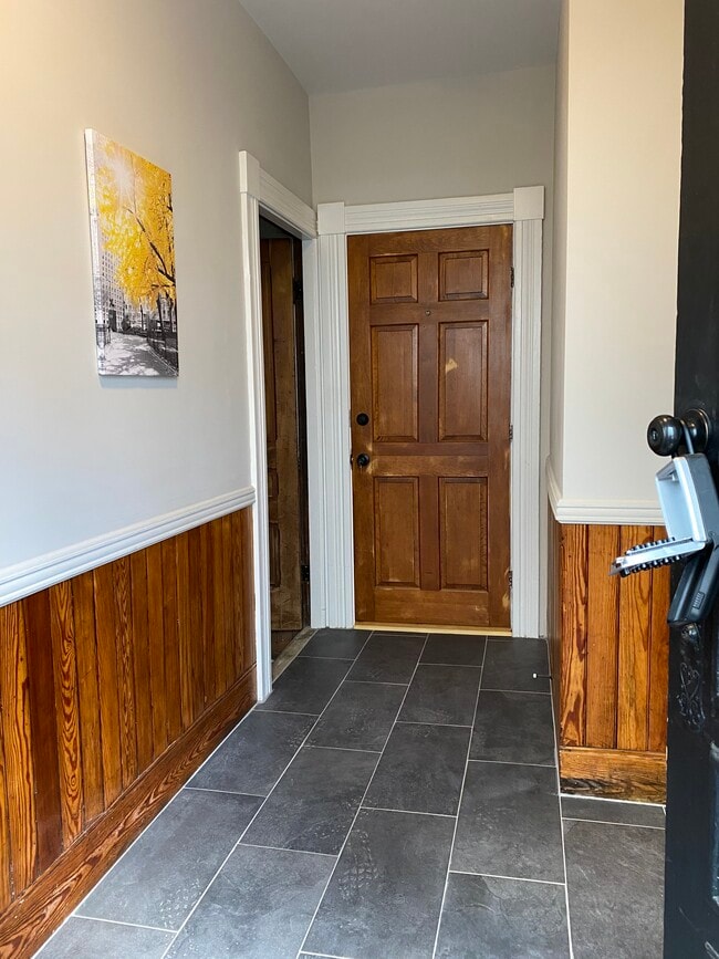 back entry - 32 Uxbridge St