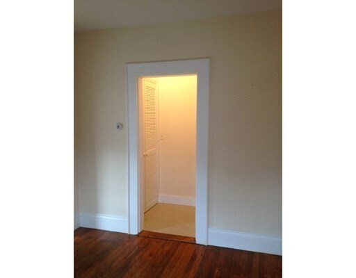 Building Photo - 153 Holten St