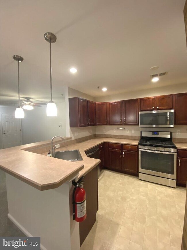 Foto del edificio - 24 Highbridge Ln