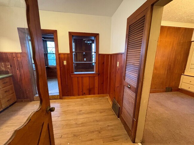 Building Photo - 8123 Vista Ave