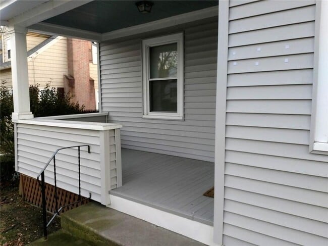 Building Photo - 260 Maple Ave