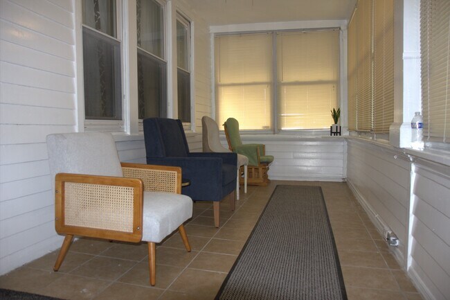 Foto del edificio - 256 Weequahic Ave